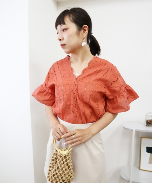 Brownie（ブラウニー）の「Brownie Vネックレース切替袖フリルブラウス（シャツ/ブラウス・レディース・ホワイト/ブラック/オレンジ・FREE）」の8枚目の写真