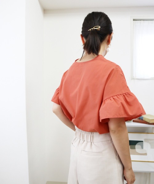 Brownie（ブラウニー）の「Brownie Vネックレース切替袖フリルブラウス（シャツ/ブラウス・レディース・ホワイト/ブラック/オレンジ・FREE）」の10枚目の写真