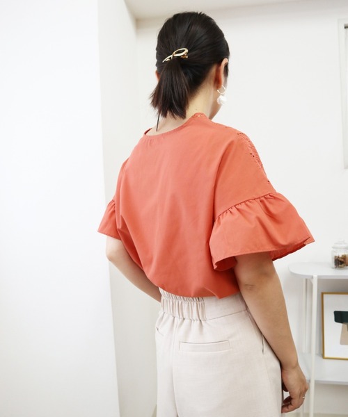 Brownie（ブラウニー）の「Brownie Vネックレース切替袖フリルブラウス（シャツ/ブラウス・レディース・ホワイト/ブラック/オレンジ・FREE）」の11枚目の写真