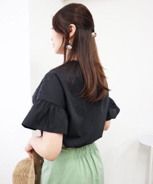 Brownie（ブラウニー）の「Brownie Vネックレース切替袖フリルブラウス（シャツ/ブラウス・レディース・ホワイト/ブラック/オレンジ・FREE）」の4枚目の写真