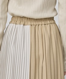 ミックスプリーツアシメヘムフレアスカートを使った人気ファッション  