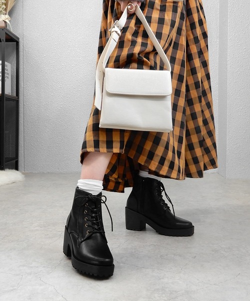 minia（ミニア）の「厚底レースアップブーティ（ブーツ・レディース・ブラック系その他2/ブラック系その他/カーキブラウン・LL/S/M/L）」の4枚目の写真