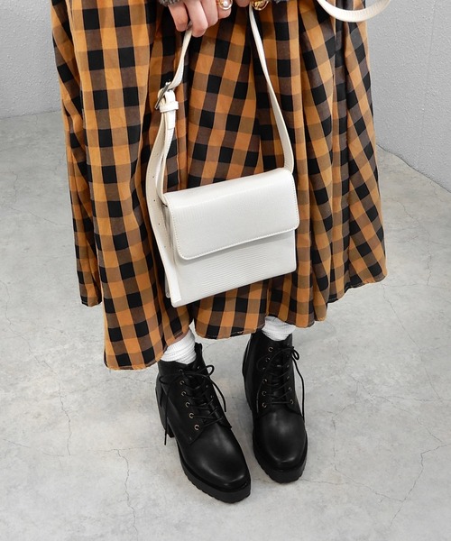 minia（ミニア）の「厚底レースアップブーティ（ブーツ・レディース・ブラック系その他2/ブラック系その他/カーキブラウン・LL/S/M/L）」の5枚目の写真