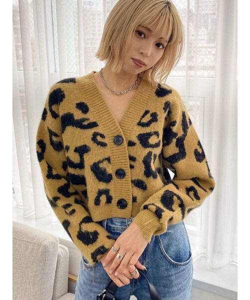 EMODA（エモダ）の「フラッフィーレオパードニットカーディガン（カーディガン/ボレロ・レディース・ベージュ/ブラック/ブルー・FREE）」の2枚目の写真