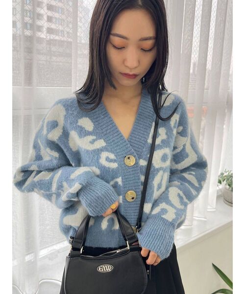 EMODA（エモダ）の「フラッフィーレオパードニットカーディガン（カーディガン/ボレロ・レディース・ベージュ/ブラック/ブルー・FREE）」の3枚目の写真