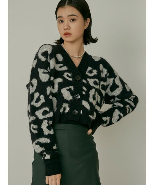 EMODA（エモダ）の「フラッフィーレオパードニットカーディガン（カーディガン/ボレロ・レディース・ベージュ/ブラック/ブルー・FREE）」の4枚目の写真