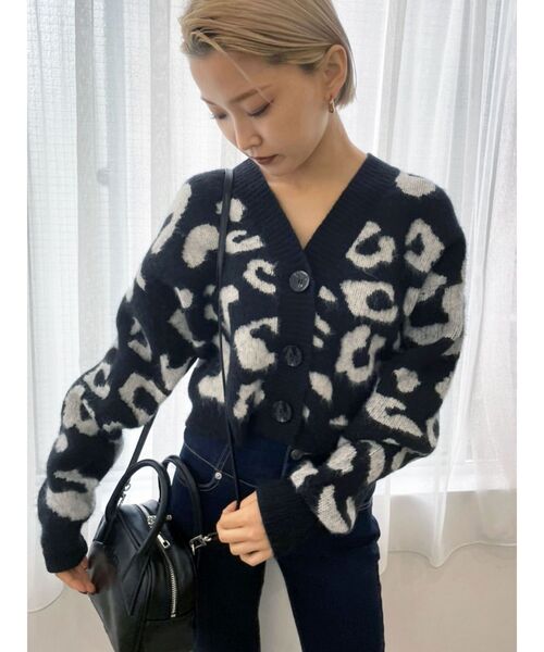 EMODA（エモダ）の「フラッフィーレオパードニットカーディガン（カーディガン/ボレロ・レディース・ベージュ/ブラック/ブルー・FREE）」の6枚目の写真