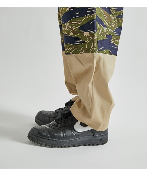 APPLEBUM（アップルバム）の「Mix Big Tapered Pants（チノパンツ・メンズ・ブラウン系カモフラージュ・MEDIUM/LARGE/X-LARGE）」の4枚目の写真