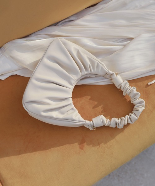 yuue' ( wear )(ユーイ)の「2WAYバッグ(ショルダーバッグ・レディース・ベージュ・FREE)」の4枚目の写真