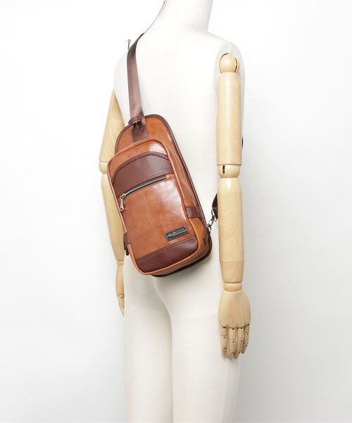 Arnold Palmer（アーノルドパーマー）の「Arnold Palmer/アーノルドパーマー PUレザー ボディーバック（ボディバッグ/ウエストポーチ・メンズ・ネイビー/ブラウン/ブルー/ブラック・FREE）」の8枚目の写真