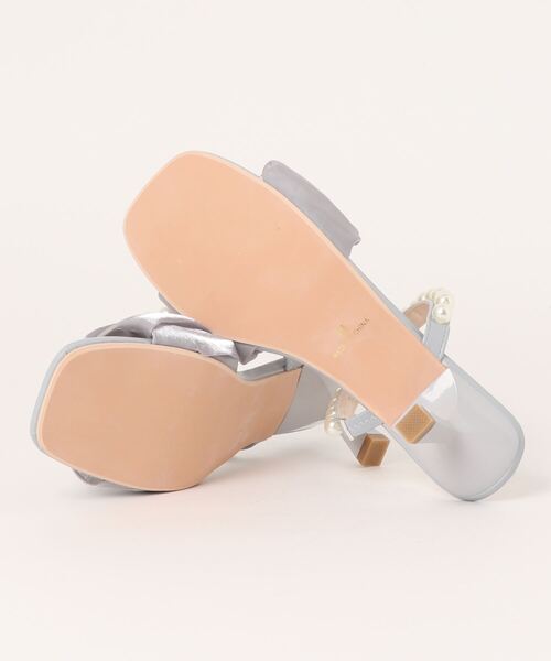 INGNI(イング)の「パール×シフォンキトゥンヒールサンダル(サンダル・レディース・グレー/オフホワイト・M/L)」の3枚目の写真