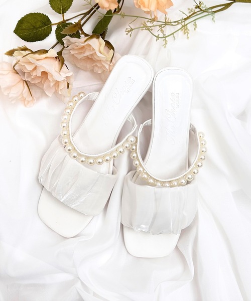 INGNI(イング)の「パール×シフォンキトゥンヒールサンダル(サンダル・レディース・グレー/オフホワイト・M/L)」の2枚目の写真