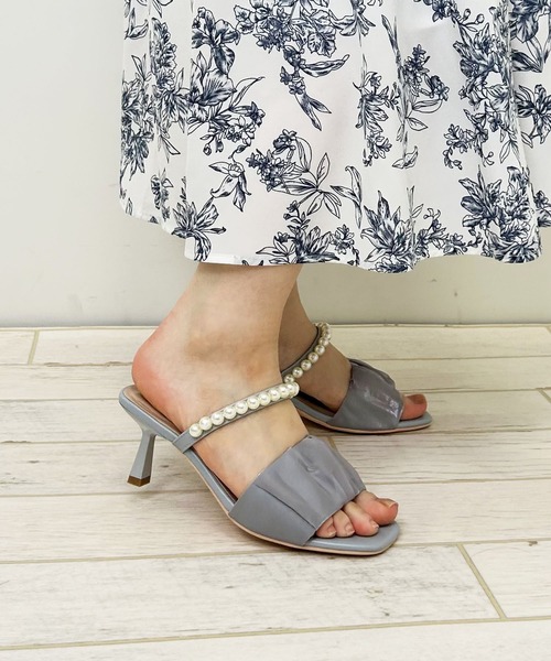 INGNI(イング)の「パール×シフォンキトゥンヒールサンダル(サンダル・レディース・グレー/オフホワイト・M/L)」の10枚目の写真