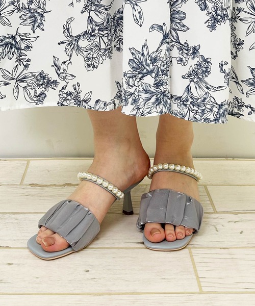 INGNI(イング)の「パール×シフォンキトゥンヒールサンダル(サンダル・レディース・グレー/オフホワイト・M/L)」の17枚目の写真
