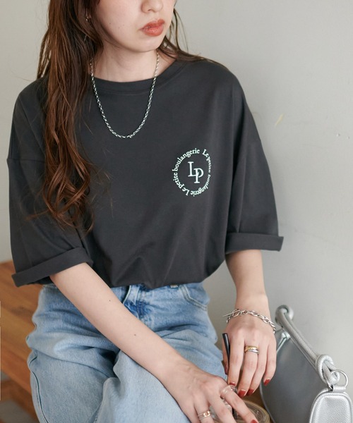 DISCOAT（ディスコート）の「【WEB限定】刺繍サークルロゴTシャツ（Tシャツ/カットソー・レディース・グレー/ホワイト/ホワイト系その他/ネイビー/オフホワイト/チャコールグレー/クリア・FREE）」の5枚目の写真