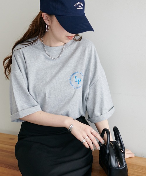 DISCOAT（ディスコート）の「【WEB限定】刺繍サークルロゴTシャツ（Tシャツ/カットソー・レディース・グレー/ホワイト/ホワイト系その他/ネイビー/オフホワイト/チャコールグレー/クリア・FREE）」の8枚目の写真