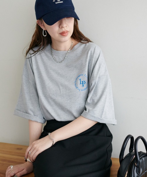 DISCOAT（ディスコート）の「【WEB限定】刺繍サークルロゴTシャツ（Tシャツ/カットソー・レディース・グレー/ホワイト/ホワイト系その他/ネイビー/オフホワイト/チャコールグレー/クリア・FREE）」の9枚目の写真