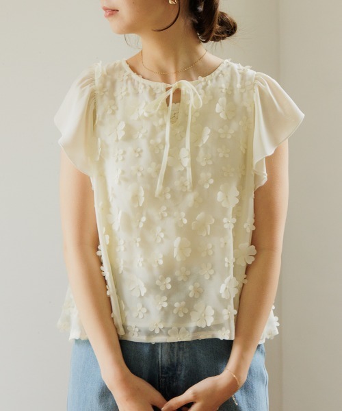 flower（フラワー）の「フローラルモチーフブラウス（シャツ/ブラウス・レディース・ブラック/アイボリー・FREE）」の2枚目の写真