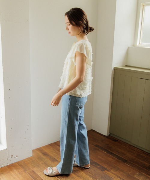 flower（フラワー）の「フローラルモチーフブラウス（シャツ/ブラウス・レディース・ブラック/アイボリー・FREE）」の11枚目の写真