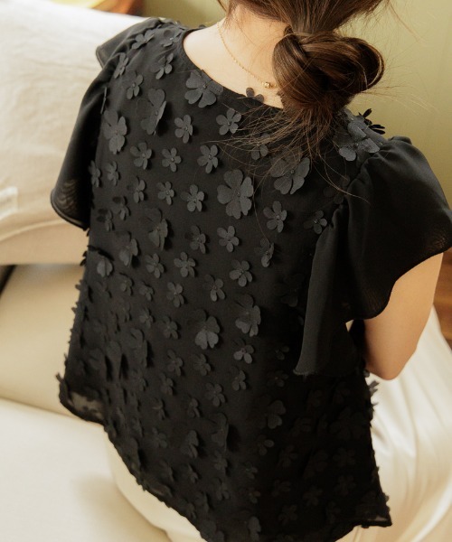flower（フラワー）の「フローラルモチーフブラウス（シャツ/ブラウス・レディース・ブラック/アイボリー・FREE）」の12枚目の写真