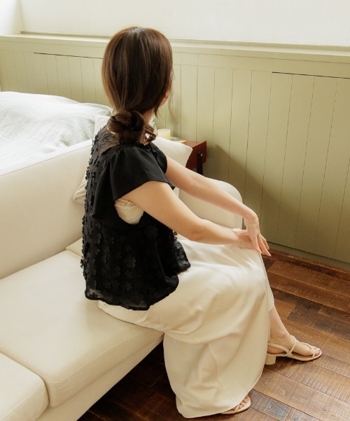 flower（フラワー）の「フローラルモチーフブラウス（シャツ/ブラウス・レディース・ブラック/アイボリー・FREE）」の4枚目の写真