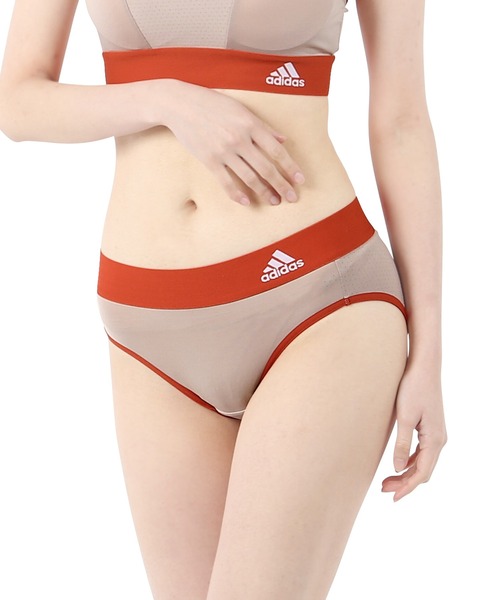 adidas（アディダス）の「adidas アディダス ハーフショーツ レディース（ショーツ・レディース・ピンク/ブラック系その他3/グレー/その他1/ブラック/ブラック系その他/ブルー/ベージュ/ピンク系その他/ブラック系その他2/グリーン系カモフラージュ/パープル/ピンク系その他3/ゴールド/グリーン/ブルー系その他2/ブルー系その他/ピンク系その他2/イエロー/グリーン系その他/グレー系その他/ブルー系その他3/ライトグレー/ベージュ系その他・LARGE/X-LARGE/MEDIUM）」の9枚目の写真