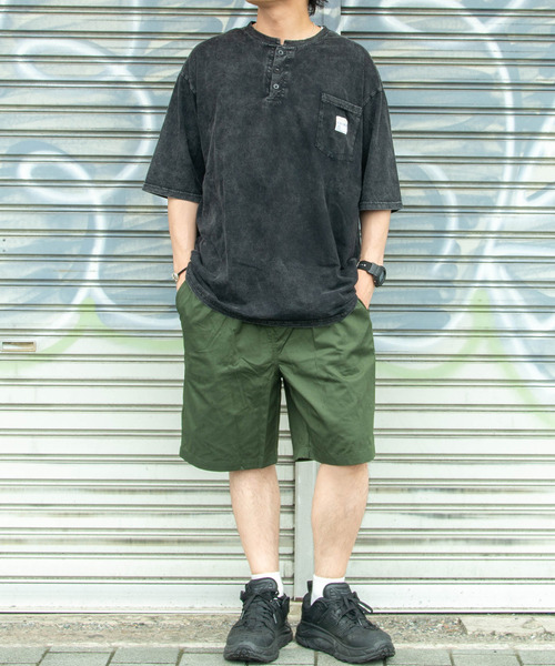 DEVICE(デバイス)の「ヘンリーネック 半袖 Tシャツ ロゴ刺繍 ヴィンテージライク ピグメント加工 ビッグシルエット ポケット 古着風(Tシャツ/カットソー・メンズ・ブラック・FREE)」の7枚目の写真