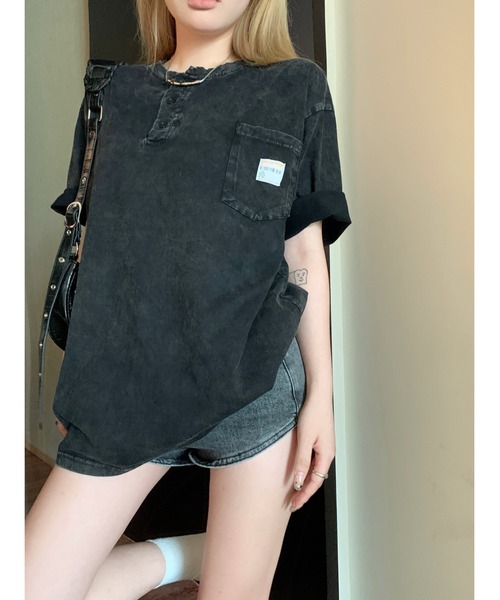 DEVICE(デバイス)の「ヘンリーネック 半袖 Tシャツ ロゴ刺繍 ヴィンテージライク ピグメント加工 ビッグシルエット ポケット 古着風(Tシャツ/カットソー・メンズ・ブラック・FREE)」の12枚目の写真