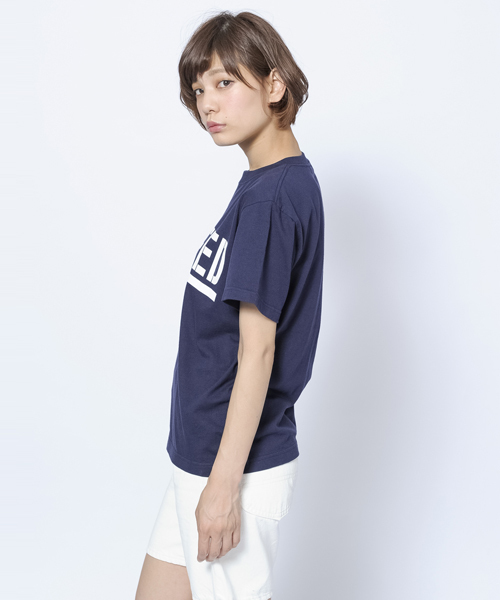 MILKFED.（ミルクフェド）の「S/S TEE BIG LOGO STENCIL A　（Tシャツ/ビッグロゴ）（Tシャツ/カットソー・レディース・ホワイト/ブラック/ネイビー/レッド・MEDIUM/SMALL）」の4枚目の写真