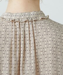 BALLSEY（ボールジィ）の「モノグラムプリント フリルネックブラウス