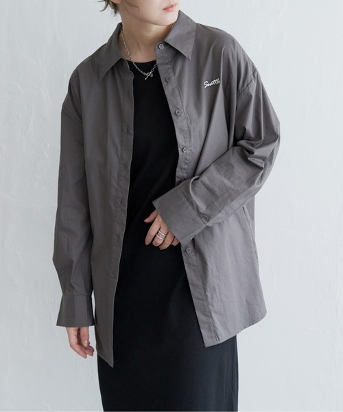 notch.(ノッチ)の「ロゴ刺繍シャツ(シャツ/ブラウス・レディース・ダークグレー/ブラウン/スカイブルー・M)」の2枚目の写真