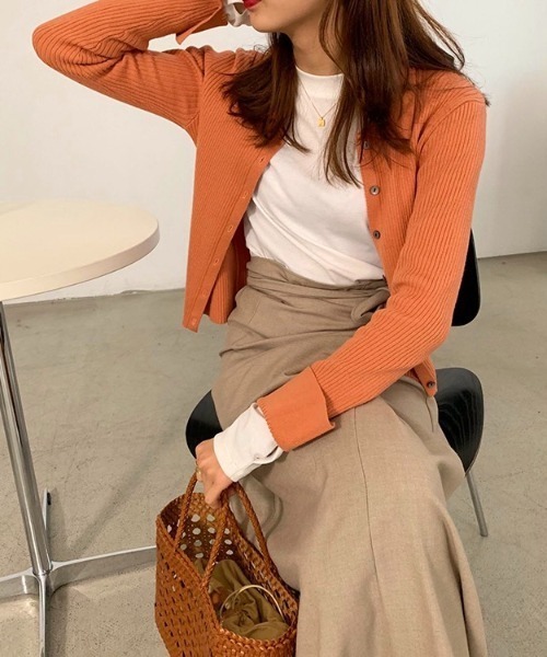LADY LIKE（レディライク）の「衿付き前開きソフトリブニット（ニット/セーター・レディース・ブルー/ブラック/ベージュ/パープル/オレンジ/グリーン/レッド・M）」の21枚目の写真