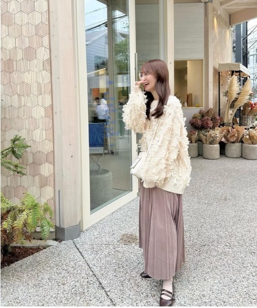 Bab(バブ)の「フリンジニットトップス(ニット/セーター・レディース・チャコールグレー/カーキ/アイボリー/キャメル/ホワイト・FREE)」の11枚目の写真