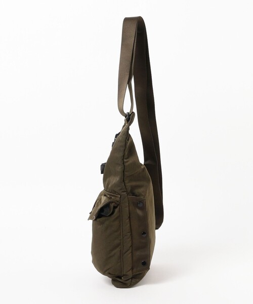 C.P. COMPANY（シーピーカンパニー）の「C.P. Company / Nylon B Single Strap Rucksack（トートバッグ・メンズ・グリーン/ブラック・ONE SIZE）」の5枚目の写真