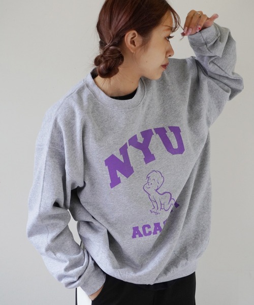 Port（ポート）の「【 GILDAN / ギルダン 】　カレッジロゴ クルーネック スウェット トレーナー（スウェット・レディース・ネイビー/アッシュグレー/グレー/グレー系その他2/カーキ/ベージュ/ベージュ系その他/グレー系その他/ネイビー系1/ネイビー系2/グレー系8/グレー系その他3/ホワイト/グリーン系その他2/グリーン系その他3/グリーン系その他4/グリーン系その他/グレー系その他4/グレー系その他5/グレー系その他6/グレー系その他7/ブラウン系その他2/ベージュ系その他2/ブラウン系その他/ブラウン・XL/L）」の9枚目の写真