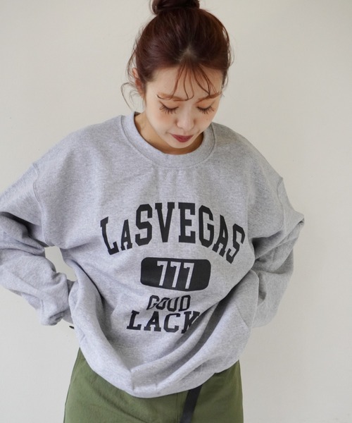 Port（ポート）の「【 GILDAN / ギルダン 】　カレッジロゴ クルーネック スウェット トレーナー（スウェット・レディース・ネイビー/アッシュグレー/グレー/グレー系その他2/カーキ/ベージュ/ベージュ系その他/グレー系その他/ネイビー系1/ネイビー系2/グレー系8/グレー系その他3/ホワイト/グリーン系その他2/グリーン系その他3/グリーン系その他4/グリーン系その他/グレー系その他4/グレー系その他5/グレー系その他6/グレー系その他7/ブラウン系その他2/ベージュ系その他2/ブラウン系その他/ブラウン・XL/L）」の10枚目の写真