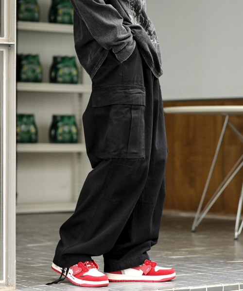 neos（ネオス）の「【neos -addictive design-】ルーズシルエット バルーン ワイド カーゴ デニム パンツ（デニムパンツ・メンズ・ブラック系その他/スミクロ/インディゴブルー/ブルー系その他/ブラック/サックスブルー・X-LARGE/MEDIUM/LARGE）」の2枚目の写真