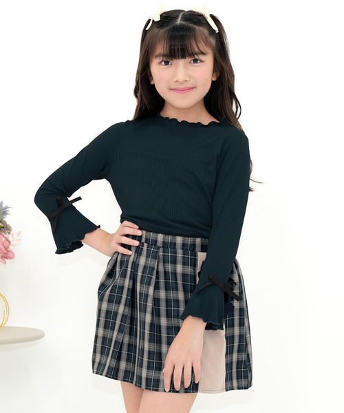 Bee des Bee(ビーデスビー)の「メロウハイネック フレア袖トップス(その他トップス・キッズ・モカ/キャメル/ピンク系/グレイッシュブルー/ブラック/ミント/ローズ系/ホワイト/ボルドー/ダークブルー・130cm/150cm/110cm/140cm/120cm/100cm)」の5枚目の写真