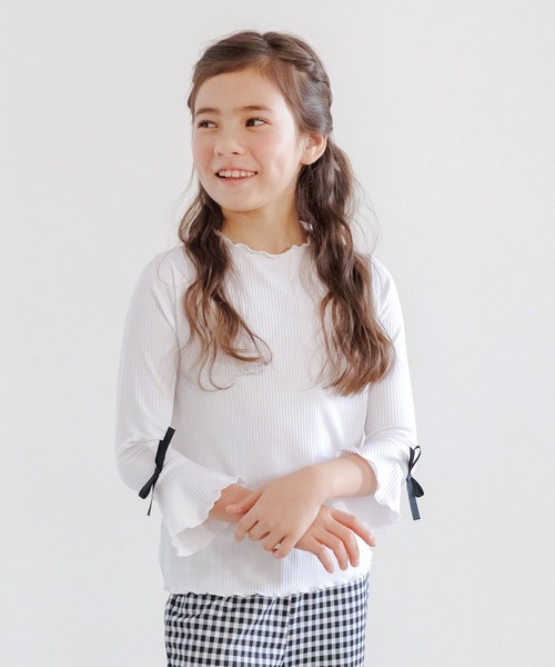 Bee des Bee(ビーデスビー)の「メロウハイネック フレア袖トップス(その他トップス・キッズ・モカ/キャメル/ピンク系/グレイッシュブルー/ブラック/ミント/ローズ系/ホワイト/ボルドー/ダークブルー・130cm/150cm/110cm/140cm/120cm/100cm)」の1枚目の写真