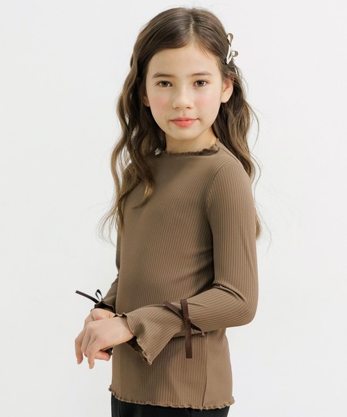 Bee des Bee(ビーデスビー)の「メロウハイネック フレア袖トップス(その他トップス・キッズ・モカ/キャメル/ピンク系/グレイッシュブルー/ブラック/ミント/ローズ系/ホワイト/ボルドー/ダークブルー・130cm/150cm/110cm/140cm/120cm/100cm)」の3枚目の写真