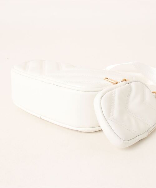 florist（フローリスト）の「【ミニポーチ付】2WAY V字キルティングレザーショルダーバッグ（ショルダーバッグ・レディース・ブラック/ベージュ/ダークグレー/ホワイト/ボルドー・FREE）」の17枚目の写真