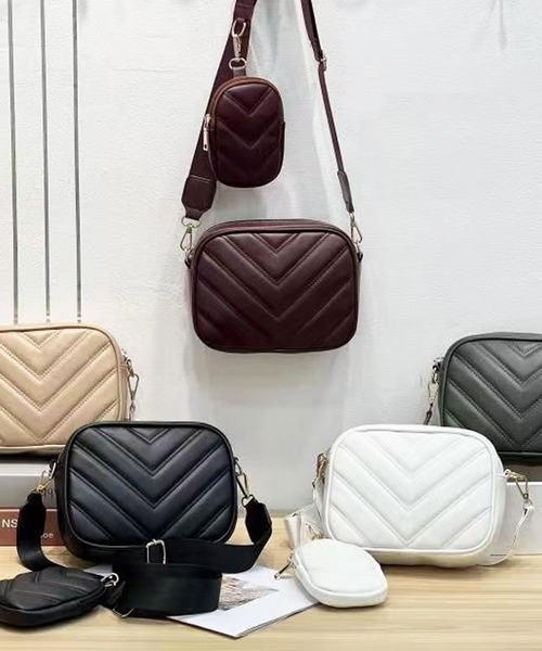 florist（フローリスト）の「【ミニポーチ付】2WAY V字キルティングレザーショルダーバッグ（ショルダーバッグ・レディース・ブラック/ベージュ/ダークグレー/ホワイト/ボルドー・FREE）」の6枚目の写真