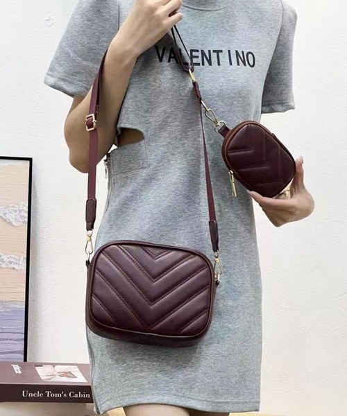 florist（フローリスト）の「【ミニポーチ付】2WAY V字キルティングレザーショルダーバッグ（ショルダーバッグ・レディース・ブラック/ベージュ/ダークグレー/ホワイト/ボルドー・FREE）」の9枚目の写真