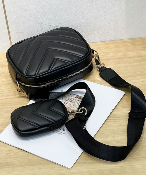 florist（フローリスト）の「【ミニポーチ付】2WAY V字キルティングレザーショルダーバッグ（ショルダーバッグ・レディース・ブラック/ベージュ/ダークグレー/ホワイト/ボルドー・FREE）」の11枚目の写真