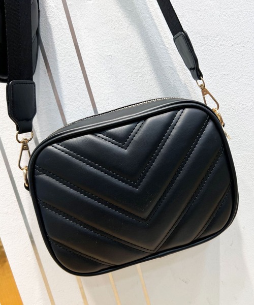 florist（フローリスト）の「【ミニポーチ付】2WAY V字キルティングレザーショルダーバッグ（ショルダーバッグ・レディース・ブラック/ベージュ/ダークグレー/ホワイト/ボルドー・FREE）」の12枚目の写真