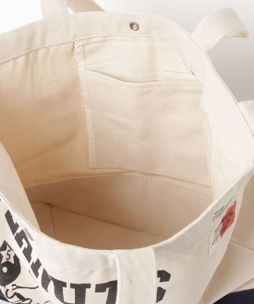 SNOOPY×OLD BETTY'S(スヌーピーカケルオールドベティーズ)の「スヌーピー【SNOOPY】Canvas Switching Tote Bag(BOOT柄)(ショルダーバッグ・レディース・ナチュラル/ホワイト×ネイビー・FREE)」の4枚目の写真