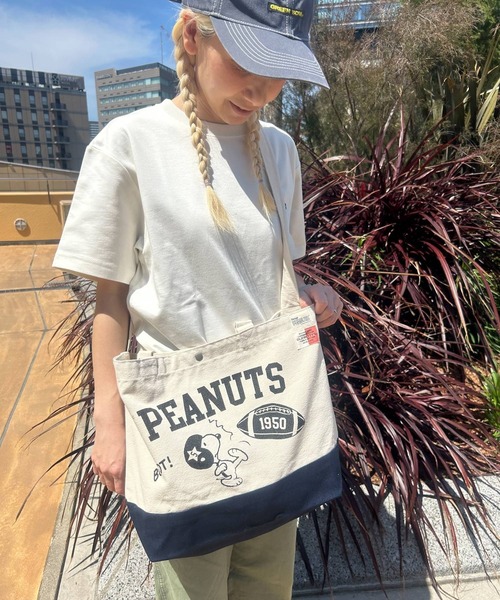 SNOOPY×OLD BETTY'S(スヌーピーカケルオールドベティーズ)の「スヌーピー【SNOOPY】Canvas Switching Tote Bag(BOOT柄)(ショルダーバッグ・レディース・ナチュラル/ホワイト×ネイビー・FREE)」の1枚目の写真