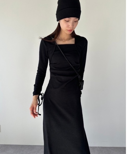 DRWCYS（ドロシーズ）の「デコルテリブカットワンピース（ワンピース・レディース・グレー/ブラック・FREE）」の4枚目の写真