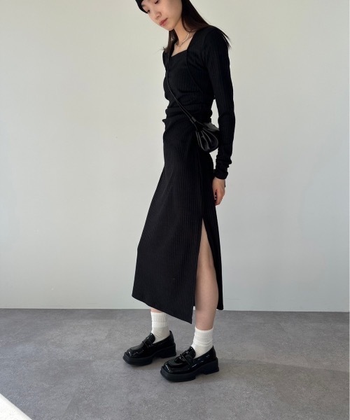 DRWCYS（ドロシーズ）の「デコルテリブカットワンピース（ワンピース・レディース・グレー/ブラック・FREE）」の9枚目の写真