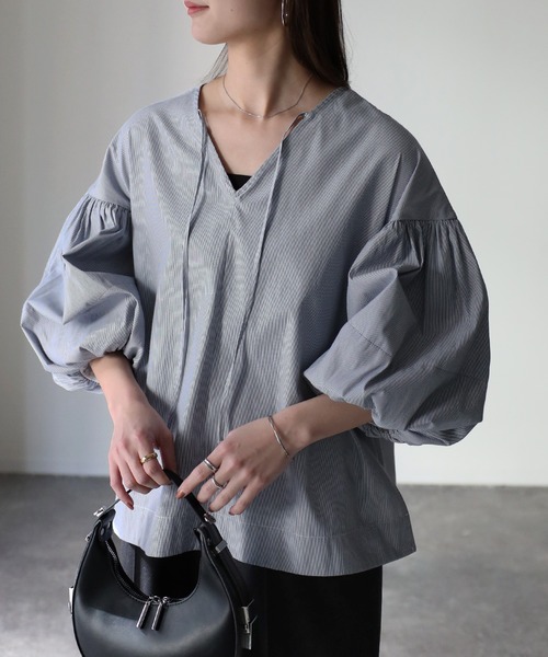 Riberry(リベリー)の「バルーンスリーブ前後2WAYブラウス(シャツ/ブラウス・レディース・ブラック/オフホワイト/ネイビー系/ブルー系・FREE)」の8枚目の写真